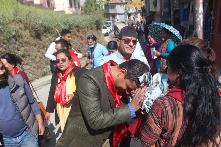बुढानिलकण्ठ क्षेत्रमा प्रदीप पौडेलको घरदैलो अभियान