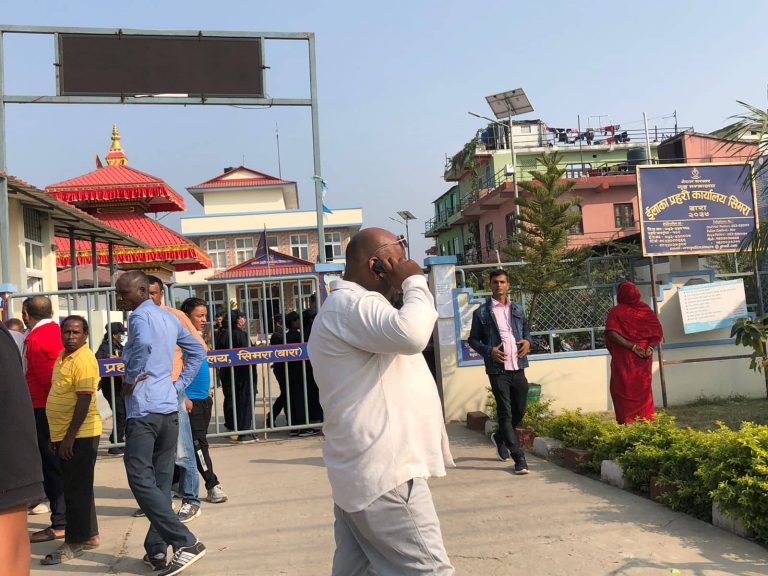 फोहोर नउठेको भन्दै जितपुरसिमरावासीले लगाए उपमहानगर कार्यालयमा ताला