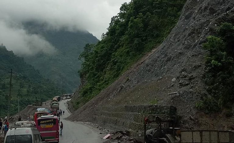 नारायणगढ–मुग्लिङ सडक- आजदेखि दैनिक चार घण्टा बन्द