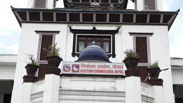 निर्वाचन परिणामसहितको प्रतिवेदन राष्ट्रपतिसमक्ष बुझाइँदै