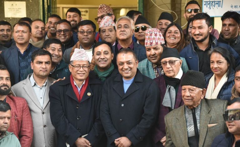 गगनले पाएनन् आफ्नै समूहको मत