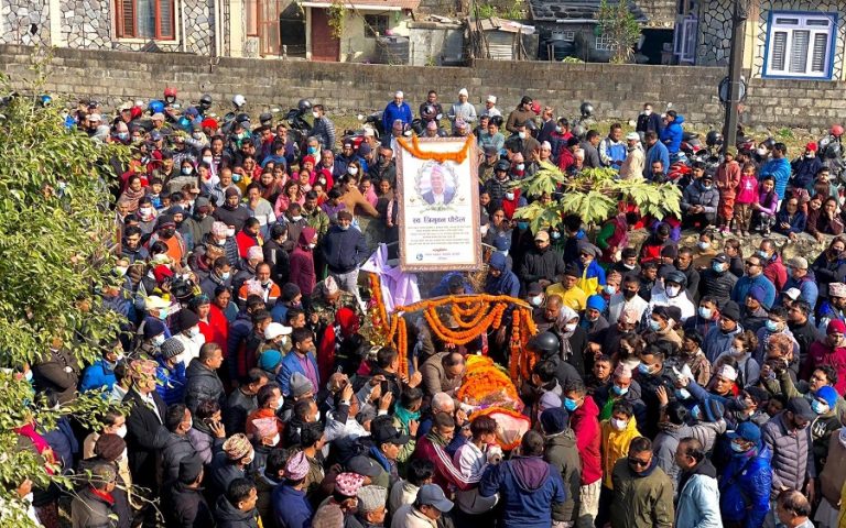 विमान दुर्घटनामा निधन भएका पत्रकार पौडेलको श्रद्धाञ्जलीमा सयौं सहभागी