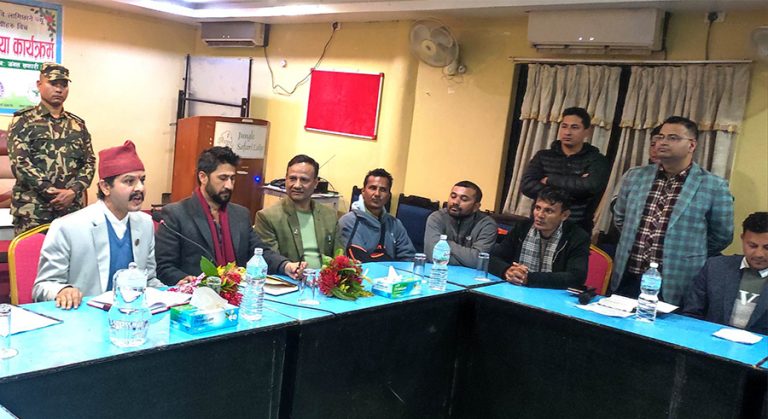 चितवनमा गृहमन्त्री लामिछानेले व्यावसायीहरुका समस्याहरु क्रमशः समाधान गर्दै जाने आश्वासन दिए