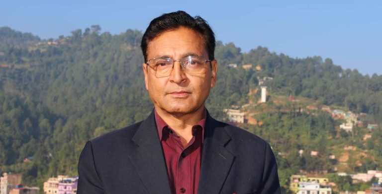 नक्कली भुटानी शरणार्थी प्रकरणमा मुछिएका पूर्वमन्त्री एवम् सांसद टोपबहादुर रायमाझी आइतबार साँझ काठमाडौंको बूढानिलकण्ठबाट पक्राउ परेका छन्। (फाइल तस्बिर)