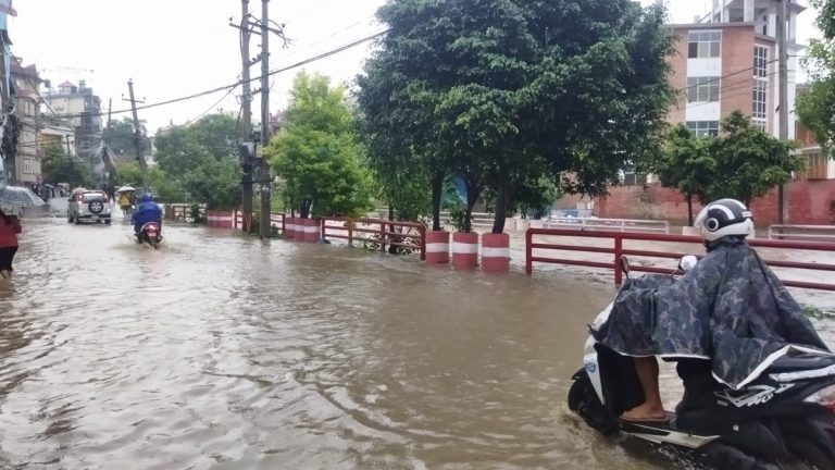काठमाडौंको सामाखुसी, अनामनगरलगायतका क्षेत्र डुबानमा (तस्बिरहरू)
