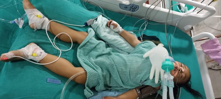 आर्थिक अभाबमा माडीकी एक बालिकाको उपचारमा समस्या , सहयोगका लागि अपिल