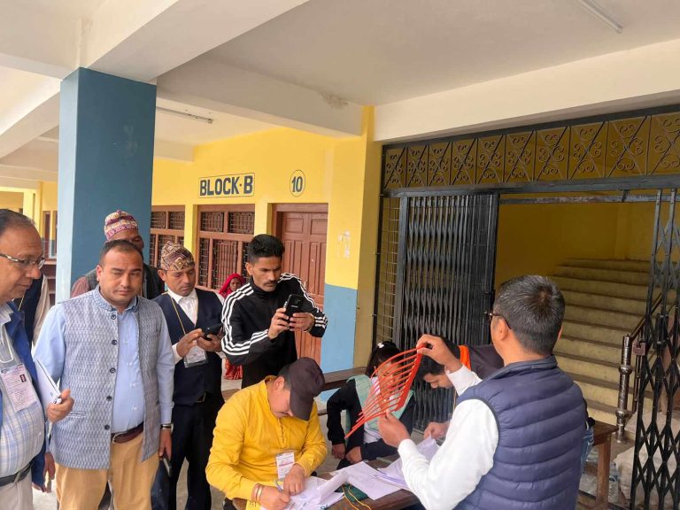 बझाङमा मतपेटीका चैनपुर ल्याइसकियो, मतगणना बिहान १० बजेपछि