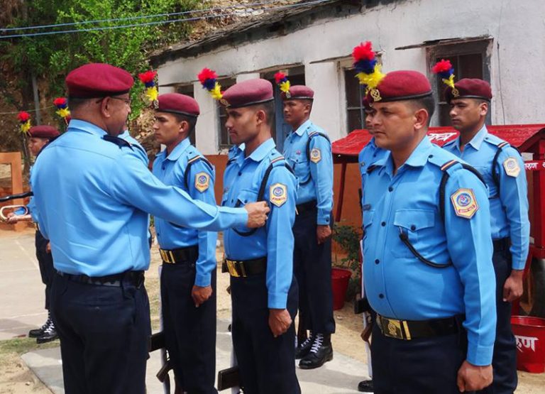 फेरि १३ प्रहरी सम्पर्कविहीन