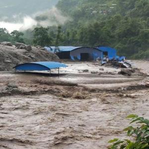 माडीमा मगाेइ खोलाले मान्छे बगायो , खोजी कार्य जारी