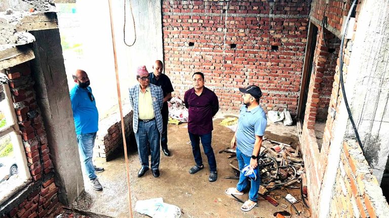 बागमती प्रदेशका अर्थमन्त्री थपलियाद्वारा प्रेस चौतारी चितवनको भवन अवलोकन
