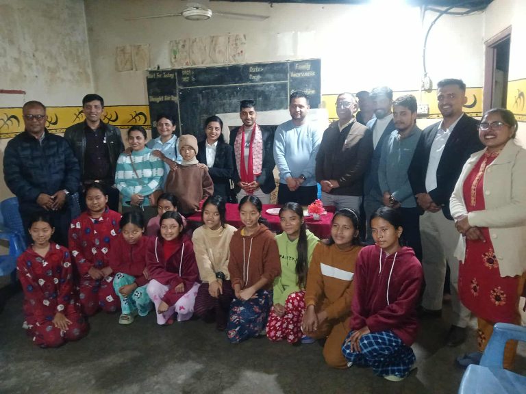 आफ्नु जन्मोत्सवमा विपिन पाठकद्वारा ब्राइटस्टार बालगृहका १३ नानीसँग संयुक्त भोजन